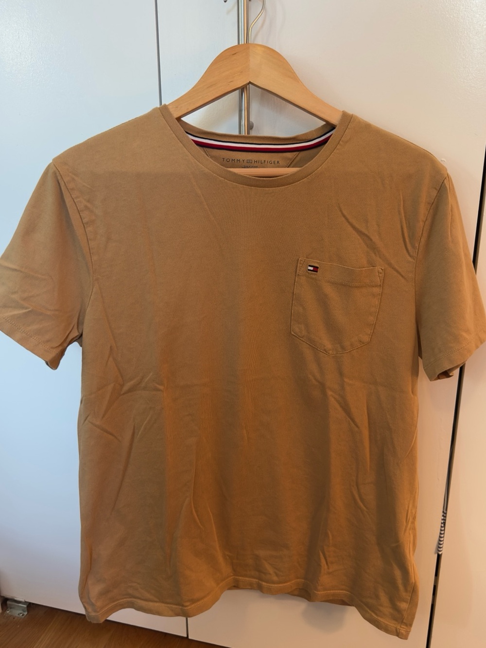 Tommy Hilfiger Men’s Short Sleeve Pocket Tee in Camel
